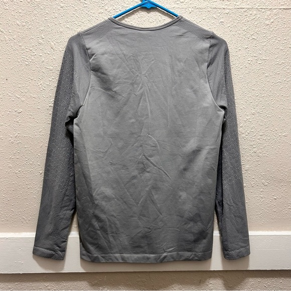Fabletics Sync Seamless Long-Sleeve Top in Steel NWT Medium - Picture 6 of 6